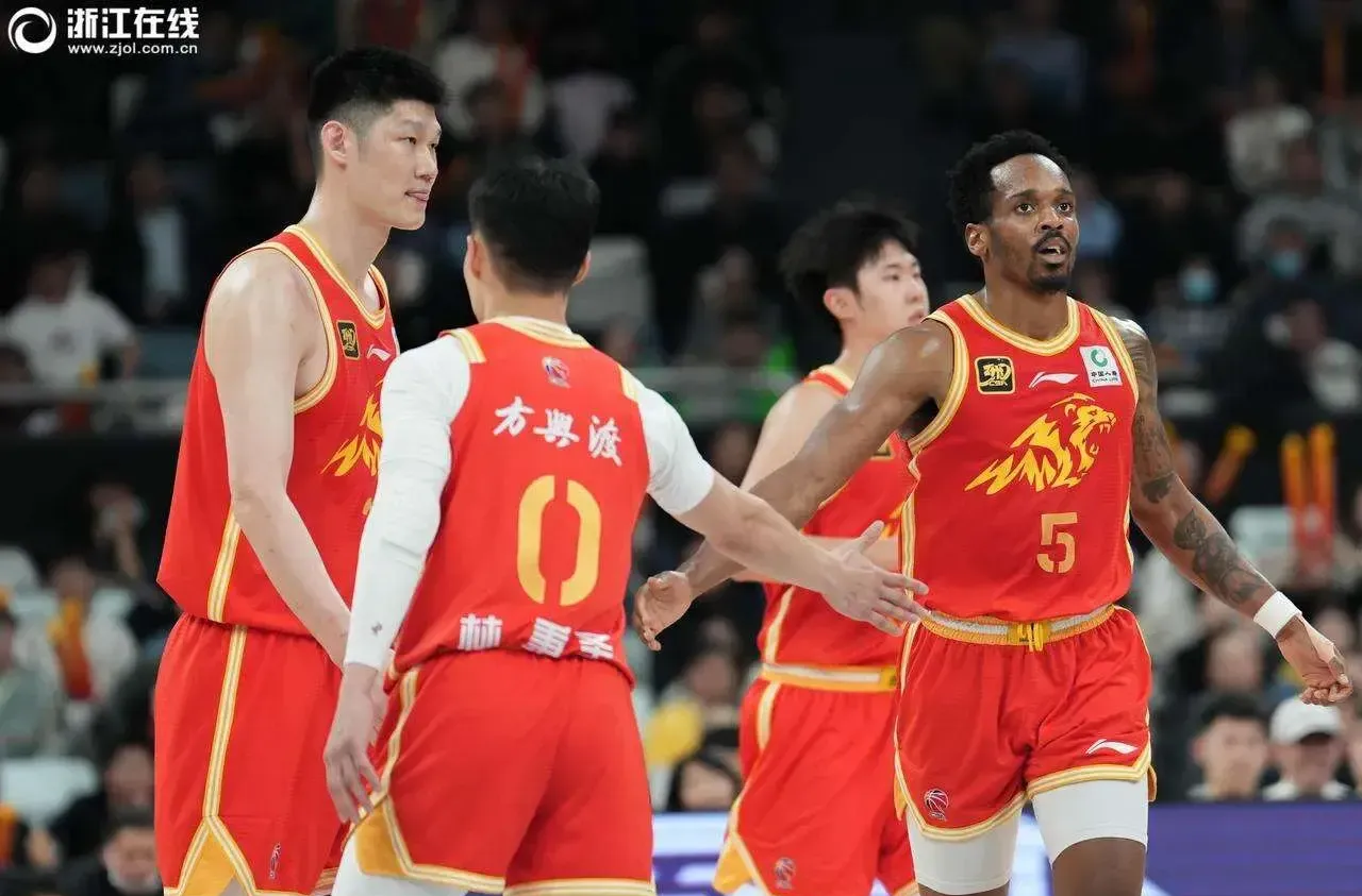 CBA联赛延期开赛,球队备战热火朝天的简单介绍 CBA联赛延期开赛,球队备战热火朝天的简单介绍