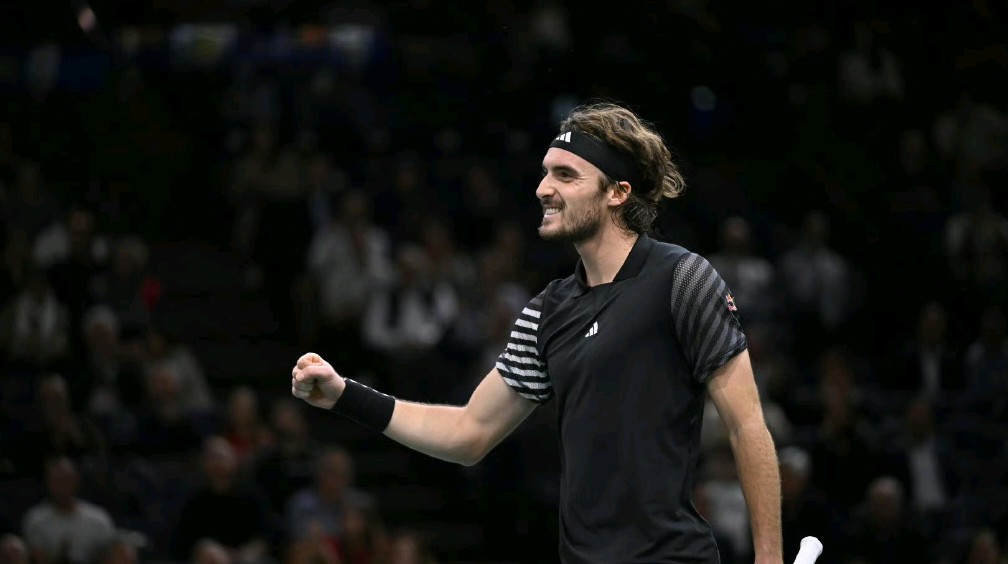 包含世界网球队轻取美国网球队，西西帕斯一己之力扛起全队的词条