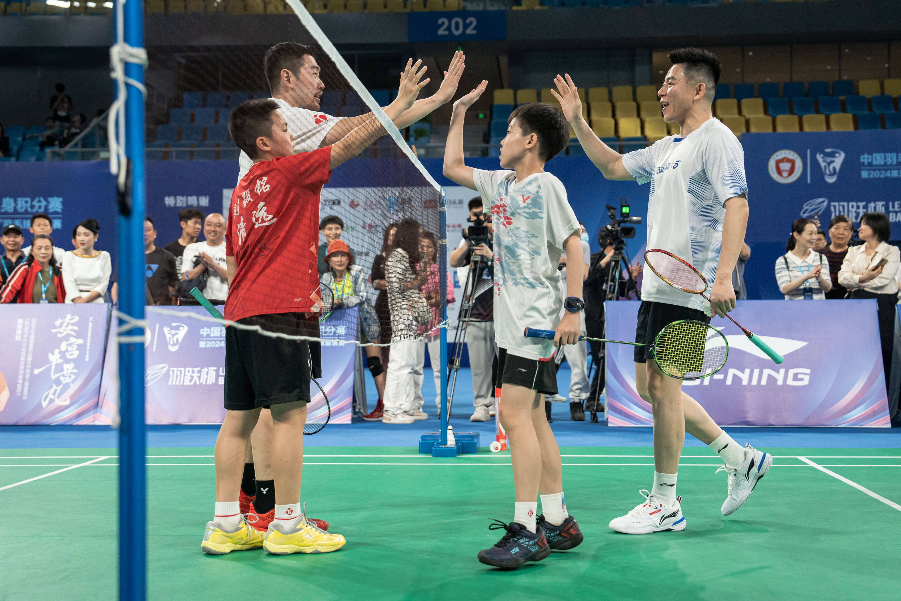 包含韩国羽毛球队轻取日本羽毛球队，谌龙关键制胜的词条