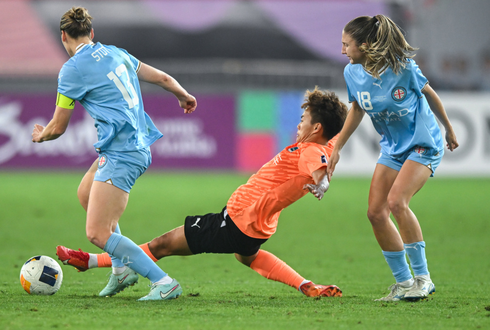 包含大洋洲女足出战热身赛，全力追求胜利的词条