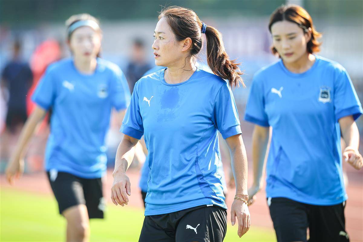 包含大洋洲女足出战热身赛，全力追求胜利的词条