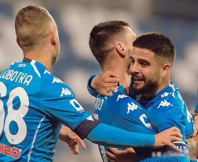 包含克罗托内客场力争逆转萨索洛保持不败的词条