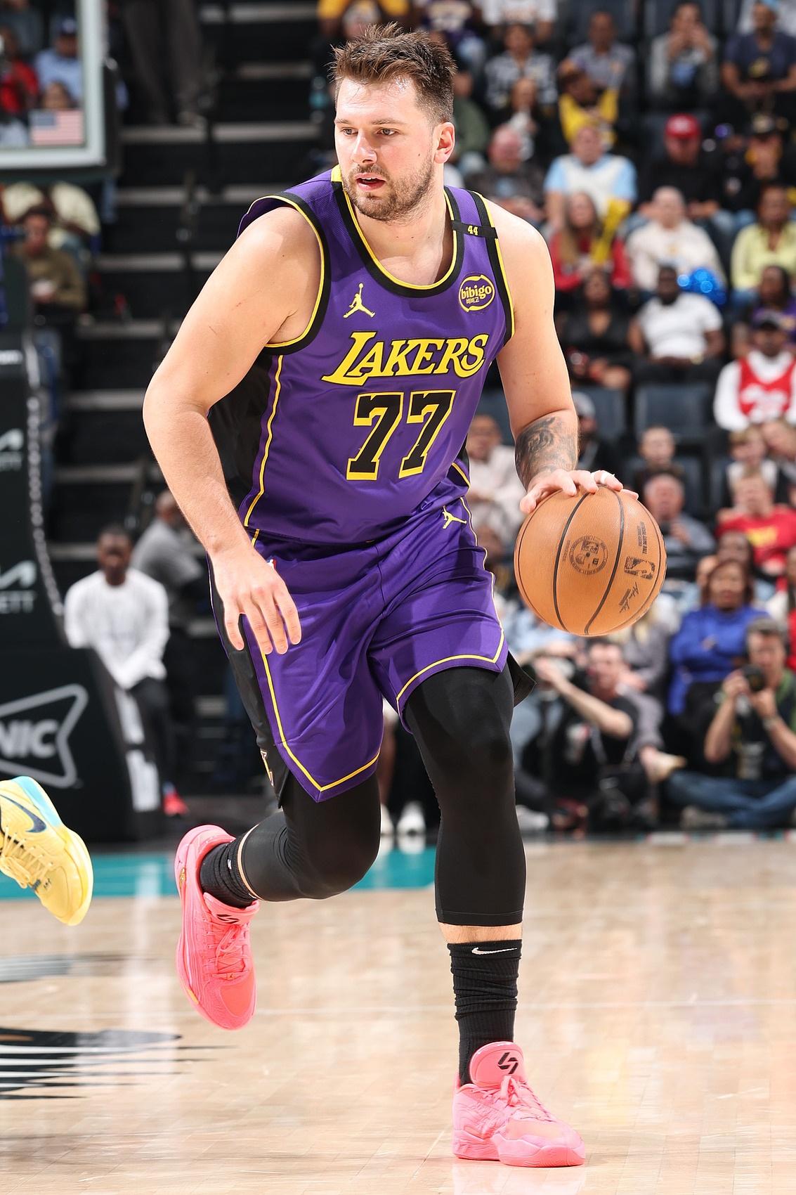 关于独行侠客场击败热火止步两连败，唐契奇全队最高独得分的信息