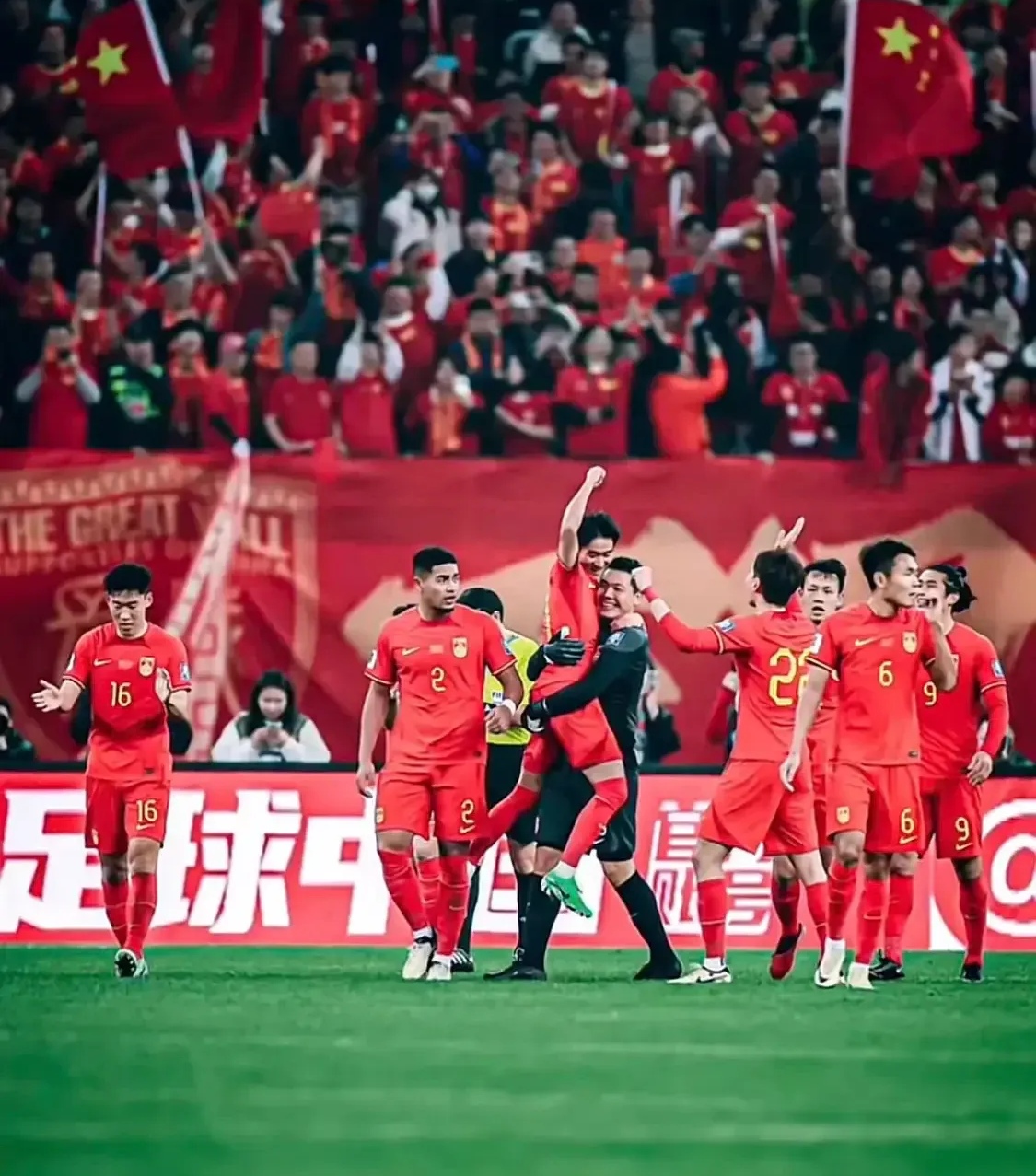 英雄豪迈的足球传奇，尽显风采