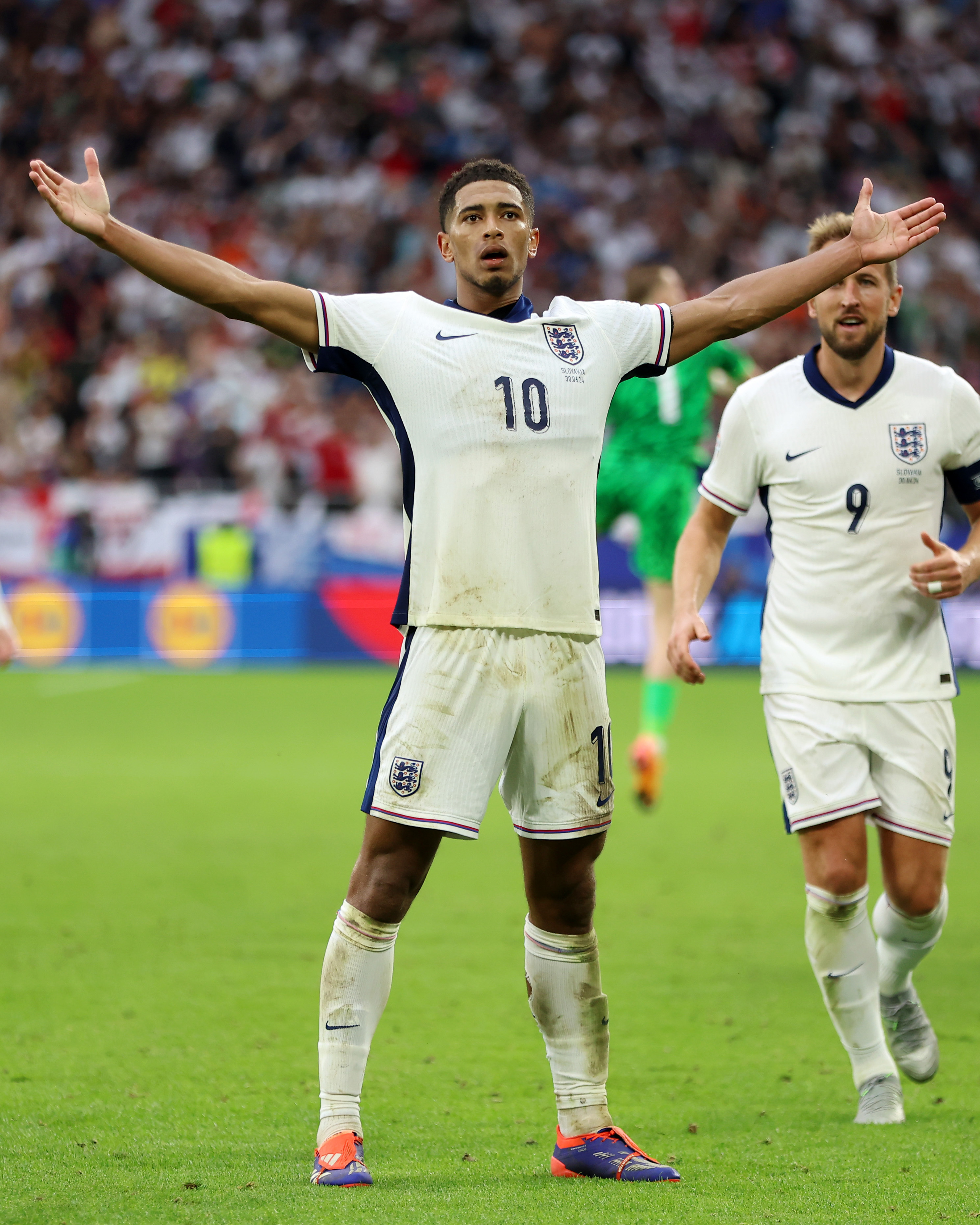 英格兰足球队再次获胜，欧洲杯冠军呼之欲出的简单介绍