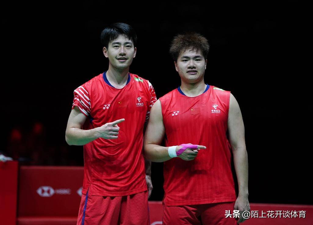 包含丹麦队在比赛中表现出色，以绝对优势取胜的词条