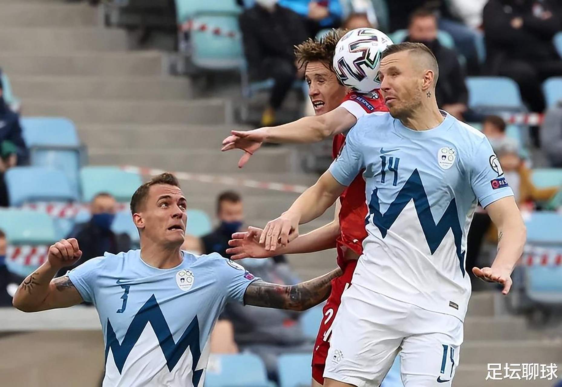 包含丹麦队在比赛中表现出色，以绝对优势取胜的词条