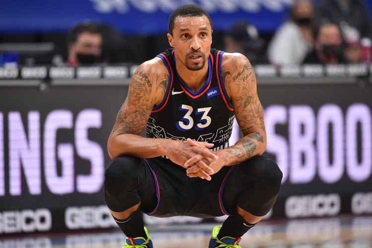 关于美国男篮横扫热火，乔治·希尔完成帽子戏法的信息