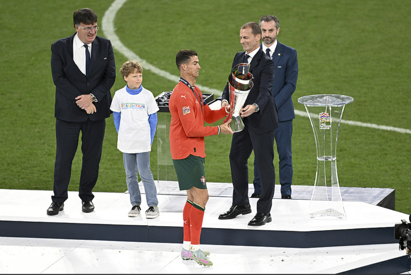 葡萄牙国家队轻松取胜，欧预赛豪取领先优势的简单介绍