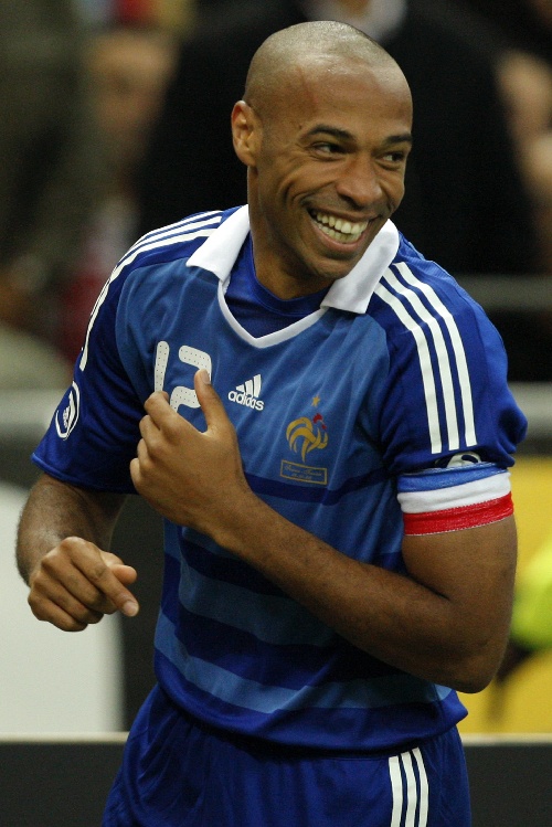 法国队逆转日本队,黄鸭组合点燃赛场 法国队逆转日本队,黄鸭组合点燃赛场