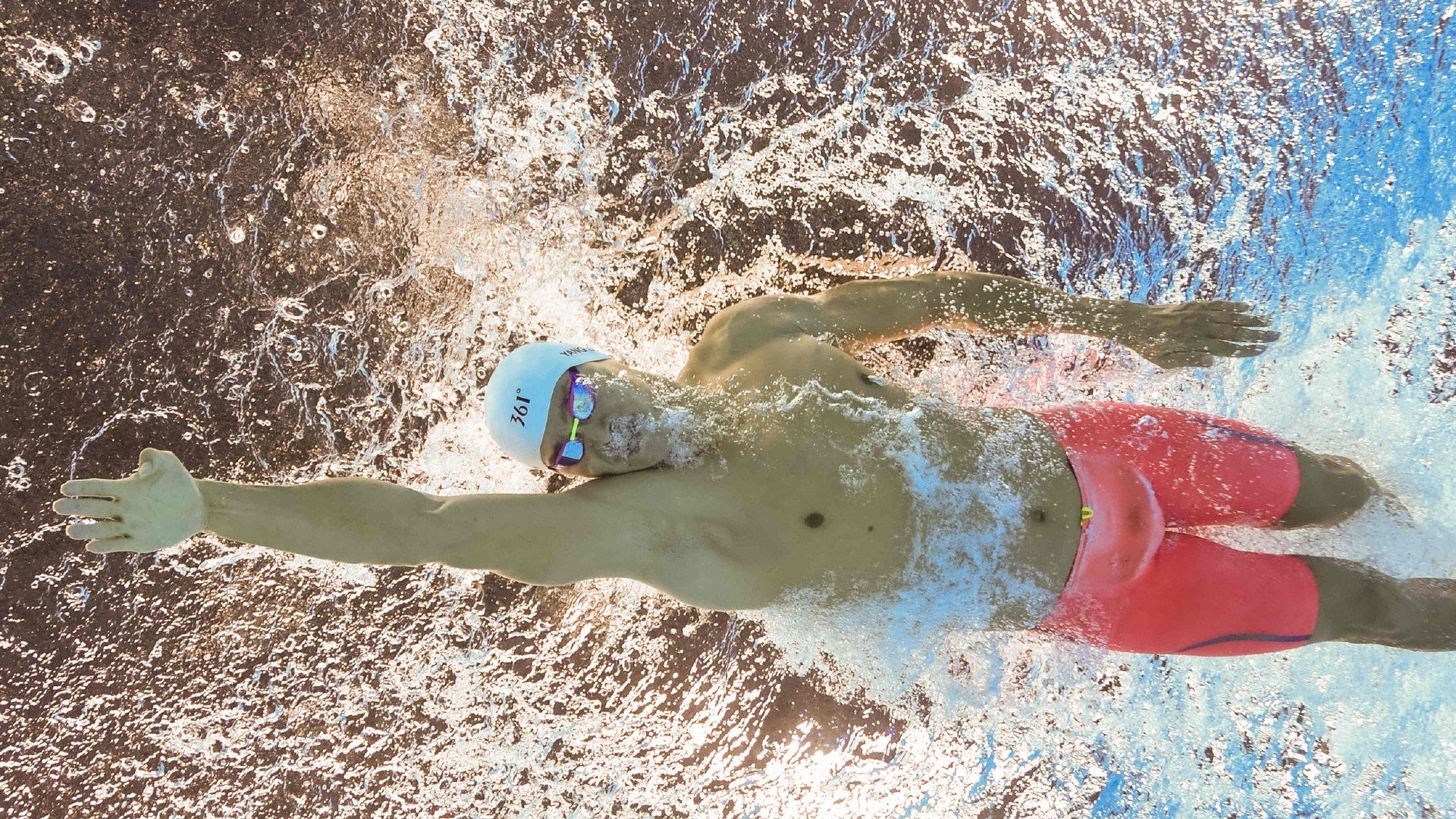 欧冠硝烟与北美德比，足球场上的国家德比与边境线上的血拼