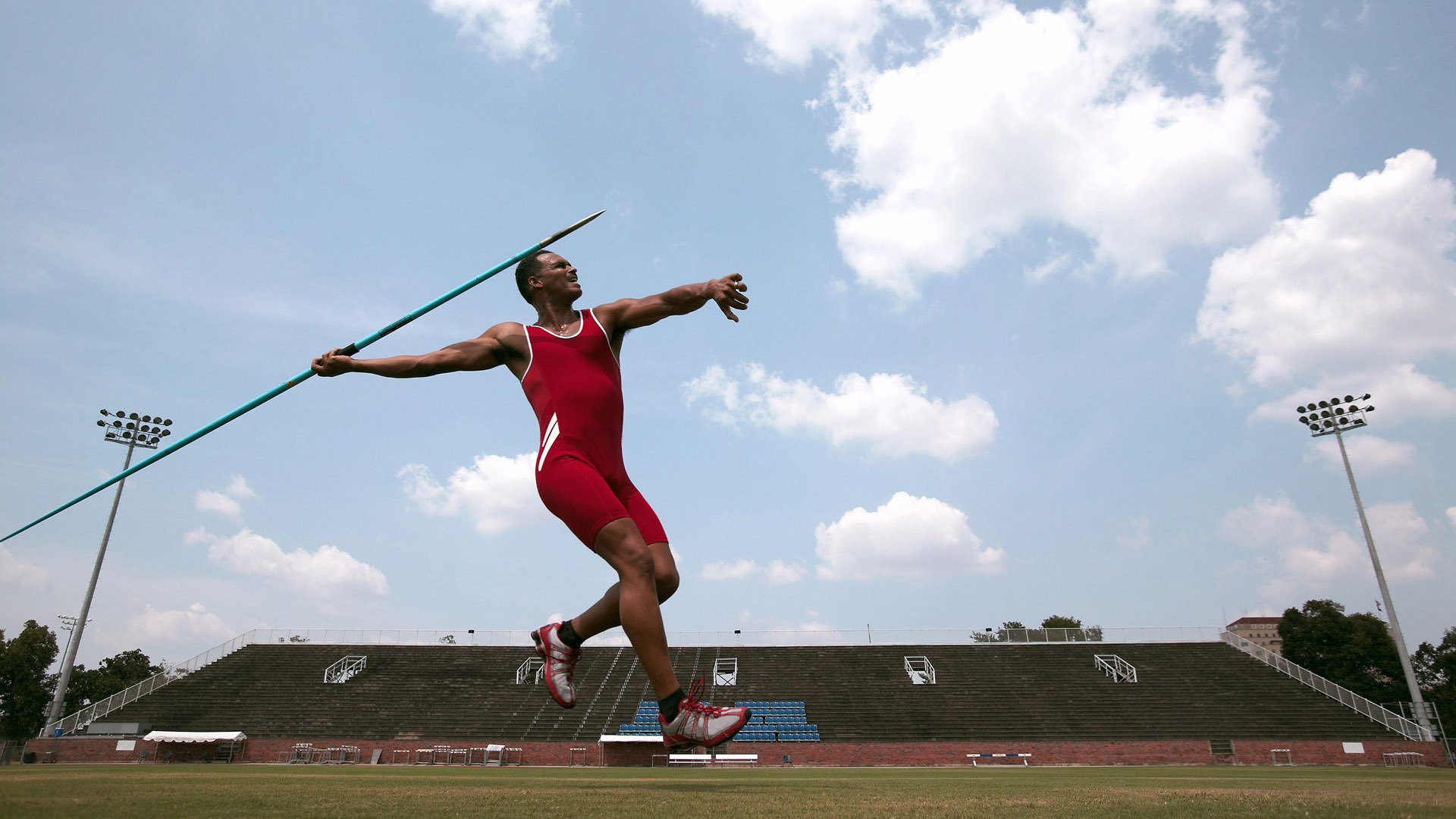 当老鹰的翅膀掠过新奥尔良，班凯罗在西甲国家德比的跨洋启示